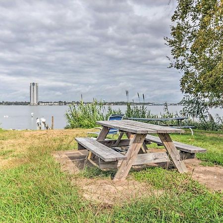 Spacious Kemah Clear Lake Home With Porch And Fire Pit Luaran gambar