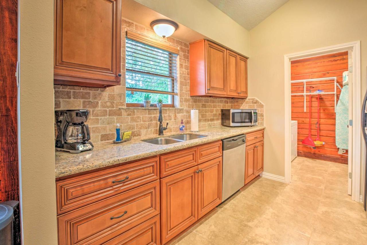 Spacious Kemah Clear Lake Home With Porch And Fire Pit Luaran gambar