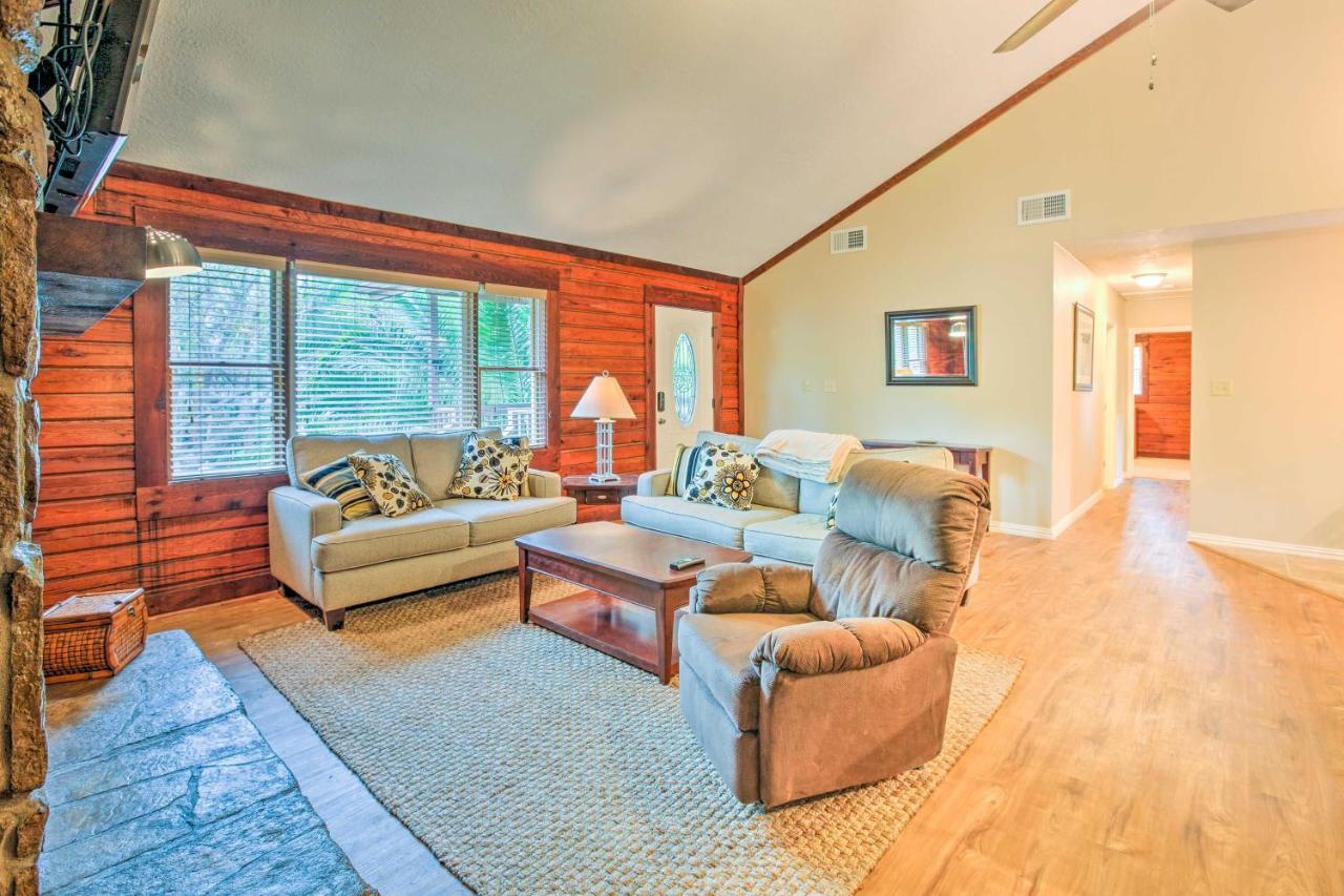 Spacious Kemah Clear Lake Home With Porch And Fire Pit Luaran gambar