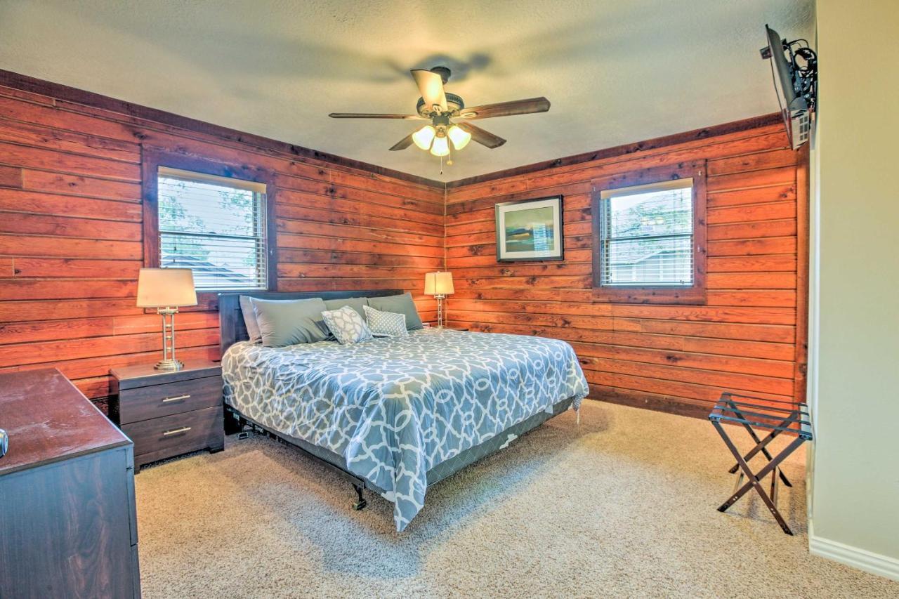 Spacious Kemah Clear Lake Home With Porch And Fire Pit Luaran gambar