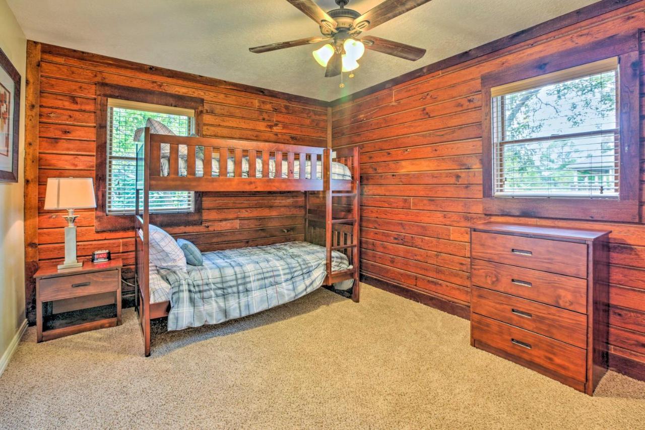 Spacious Kemah Clear Lake Home With Porch And Fire Pit Luaran gambar