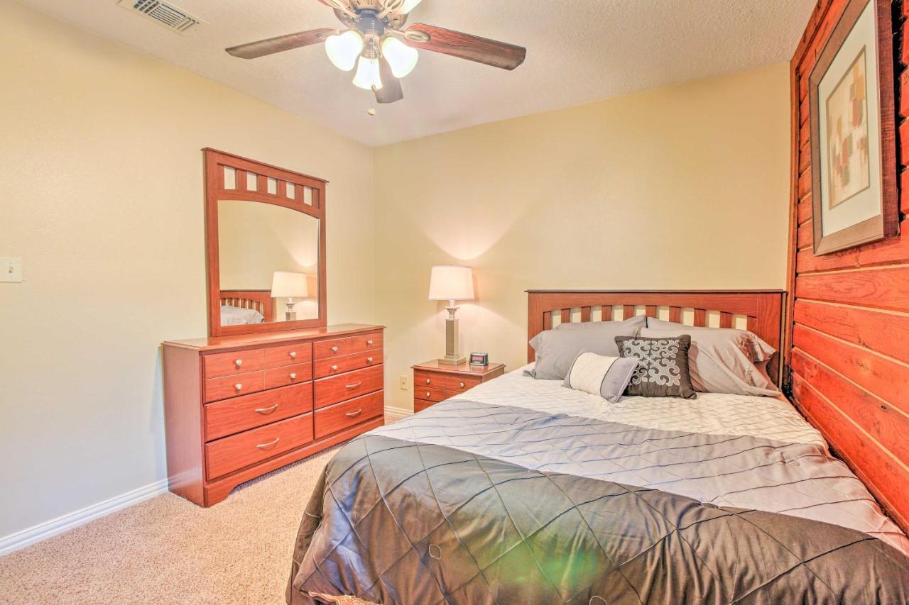 Spacious Kemah Clear Lake Home With Porch And Fire Pit Luaran gambar