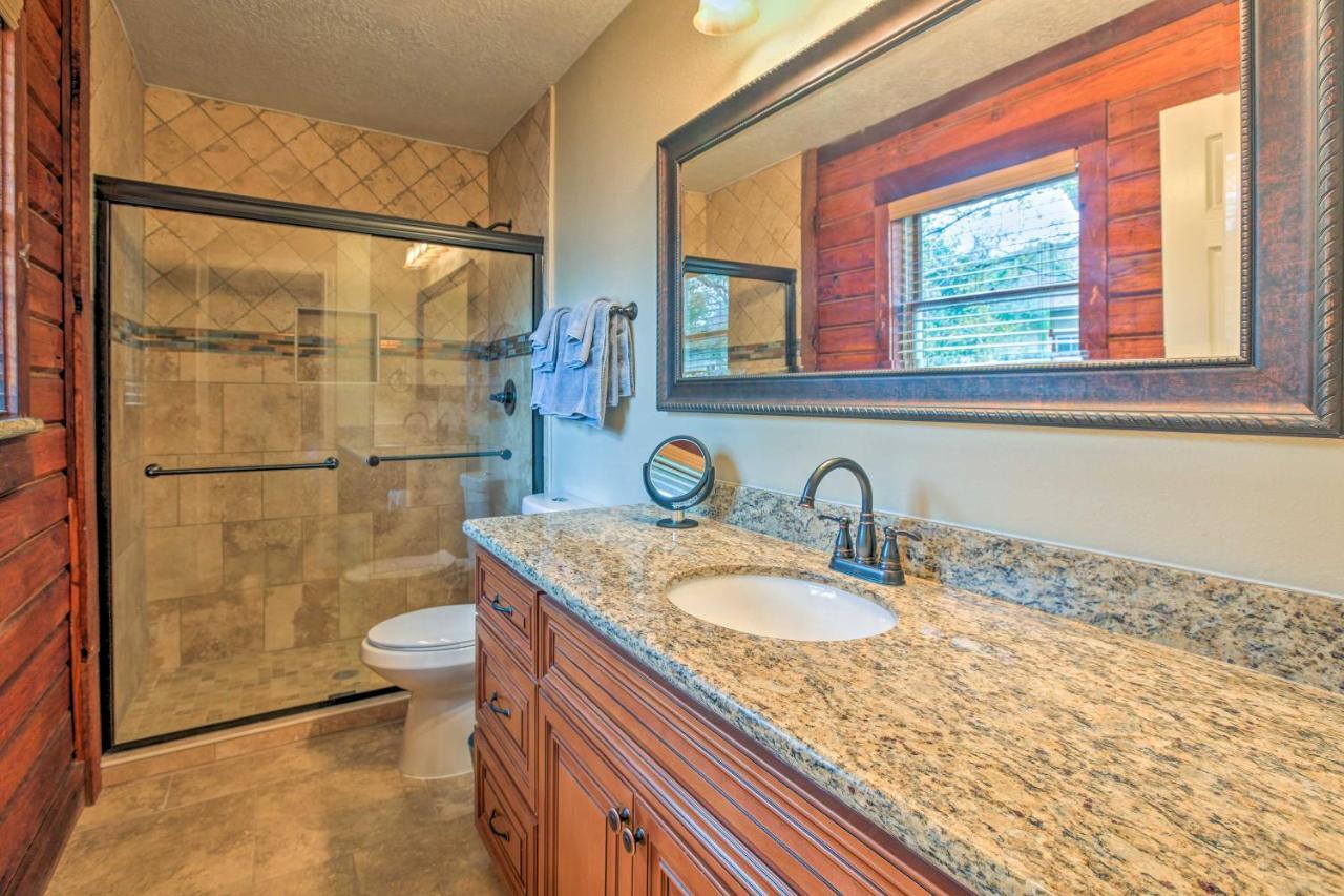 Spacious Kemah Clear Lake Home With Porch And Fire Pit Luaran gambar