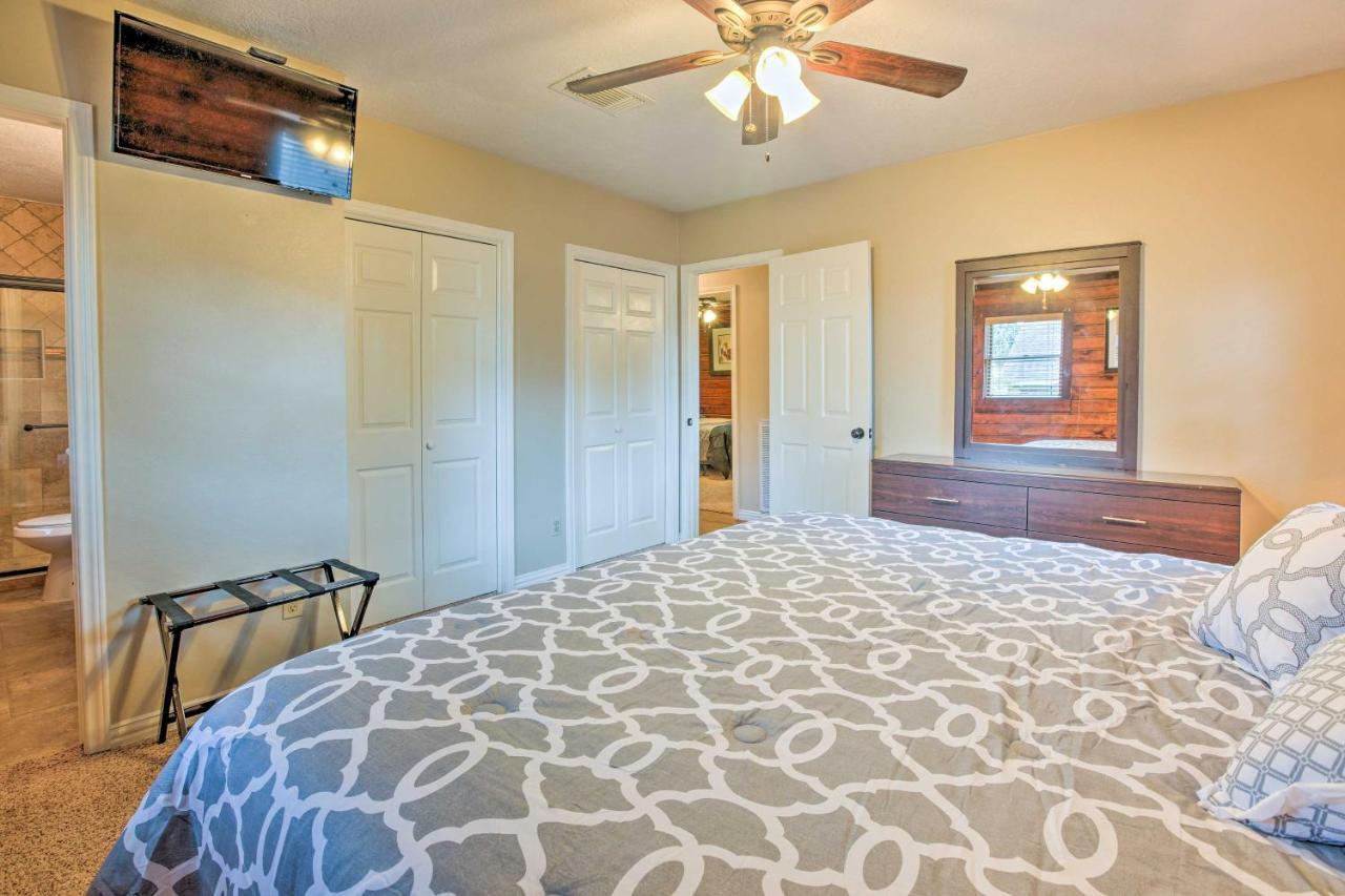 Spacious Kemah Clear Lake Home With Porch And Fire Pit Luaran gambar